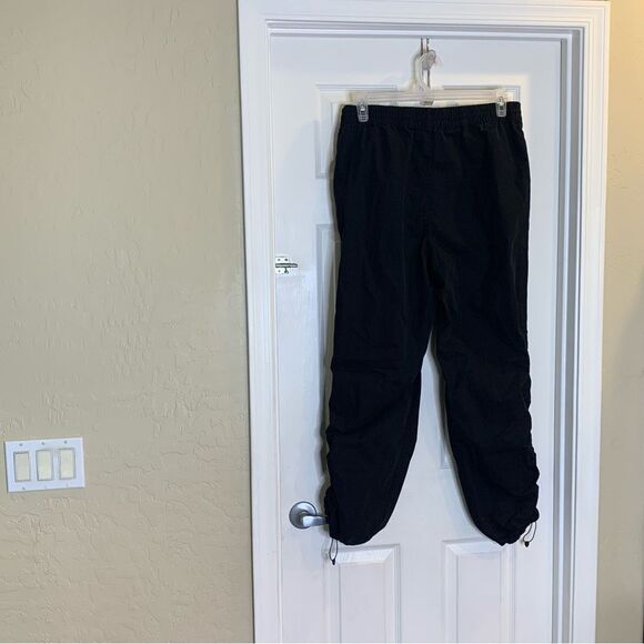 Aritzia TNA Deploy Parachute Pants High Rise in Black Size Large - Picture 4 of 11